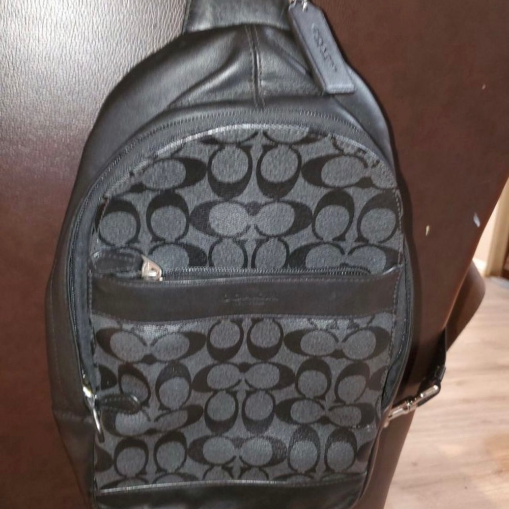 Coach bag no cracks or tears retail price was $350 - Picture 3 of 3